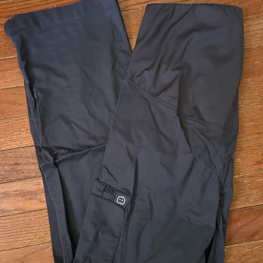 Women’s maternity scrubs